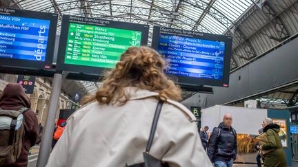 Cette enveloppe destinée à sécuriser davantage les sites d'Île-de-France doit permettre de réduire des actes de malveillance qui entrainent 5 000 heures de retard par an dans la région. (BRUNO LEVESQUE / MAXPPP)