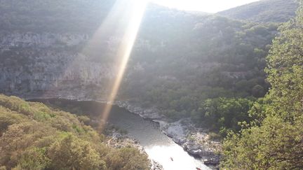 Les gorges de l’Ardèche, en Auvergne-Rhône-Alpes. (FARIDA NOUAR / RADIO FRANCE)