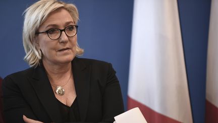 Marine Le Pen lors d'une conférence de presse au siège du Front national, à Nanterre (Hauts-de-Seine), le 8 décembre 2017. (STEPHANE DE SAKUTIN / AFP)