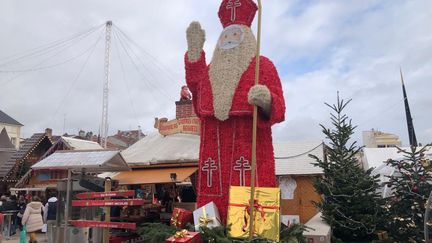 Le marché de la Saint-Nicolas, place Charles III à Nancy, lors de l'édition 2022. (JULES HAUSS / RADIO FRANCE)