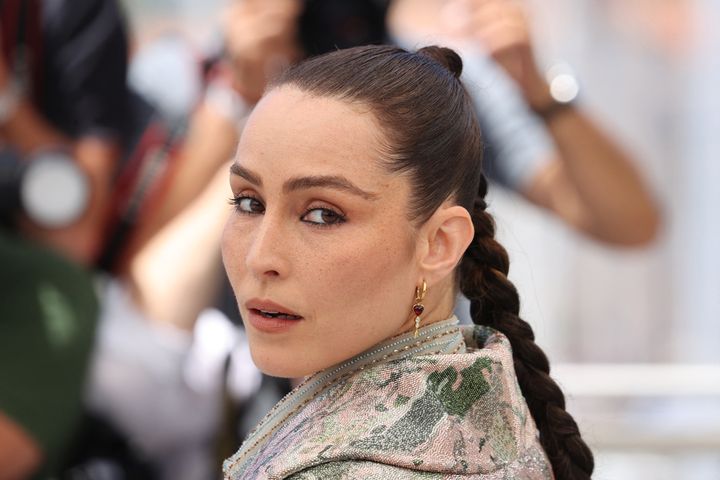 L'actrice suédoise Noomi Rapace pose lors d'un photocall pour le film "Lamb" dans le cadre de la sélection Un certain regard lors de la 74e édition du Festival de Cannes, dans le sud de la France, en 2021. (VALERY HACHE / AFP)