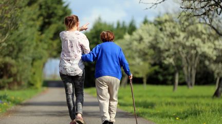 Franceinfo conseil. Aider les aidants : les solutions existantes pour soutenir une fonction souvent épuisante et précaire