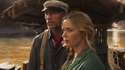 Les acteurs Emily Blunt et Dwayne Johnson dans le film "Jungle Cruise" (Disney Enterprises, Inc. All Rights Reserved. / Frank Masi Stars)