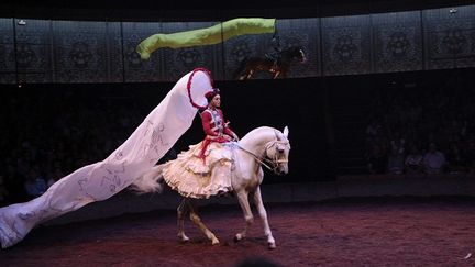 "Calacas" théâtre équestre inspiré de la fête des morts mexicaine, mis en scène par Bartabas
 (David Thierry / Maxppp)