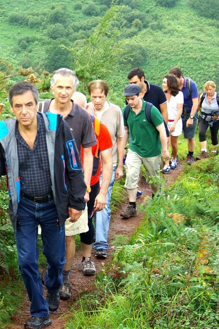 François Fillon lors d'une randonnée à&nbsp;La Rhune&nbsp;(Pyrénées-Atlantiques), le 23 juillet 2016 (MAXPPP)