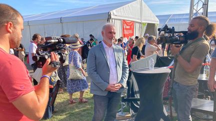 Jean-Marc Governatori, candidat à la primaire écologiste, lors des journées d'été des écologistes, à Poitiers, le 20 août 2021. (VICTORIA KOUSSA / RADIO FRANCE)