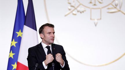 Emmanuel Macron à l'Élysée, le 5 janvier 2024. (TERESA SUAREZ / POOL)