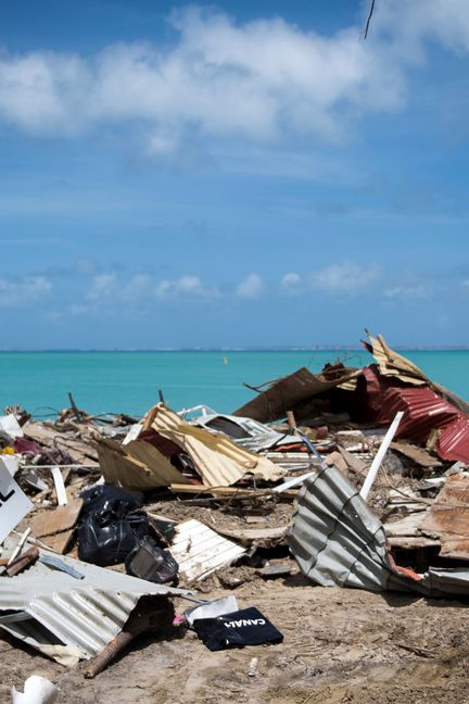 Les décombres de maisons détruites&nbsp;à Grand-Case, le 11 septembre 2017, après le passage de l'ouragan Irma sur l'île de Saint-Martin. (MARTIN BUREAU / AFP)