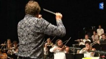 &quot;Laissez vous conduire&quot; ou l&#039;art de diriger un orchestre à l&#039;Opéra de Rouen
 (Culturebox)