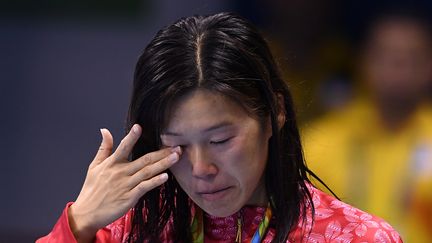 La nageuse japonaise Rie Kaneto très émue après avoir remporté la médaille d'or du 200 m brasse, jeudi 11 août. (GABRIEL BOUYS / AFP)