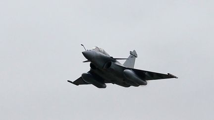 Un avion de combat Dassault Rafale le 12 décembre 2011 à la base aérienne 113 de Saint-Dizier, dans l'est de la France. (FRANCOIS NASCIMBENI / POOL)