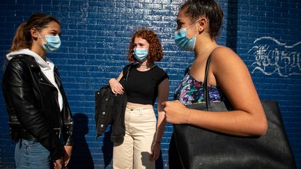 Des élèves du&nbsp;lycée Louis Pasteur, à Lille, le 18 septembre 2020 (PASCAL BONNIERE / MAXPPP)