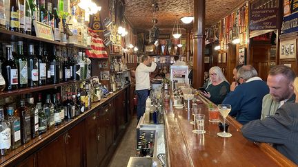 Cette année, c'est le 100e anniversaire du "vote de paille" au Harry's Bar à Paris. Un vote factice pour élire le président des États-Unismais qui, en un siècle, ne s'est trompé que trois fois.