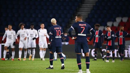 Kylian Mbappé et Neymar n'ont pas su mener le PSG à la victoire. (FRANCK FIFE / AFP)