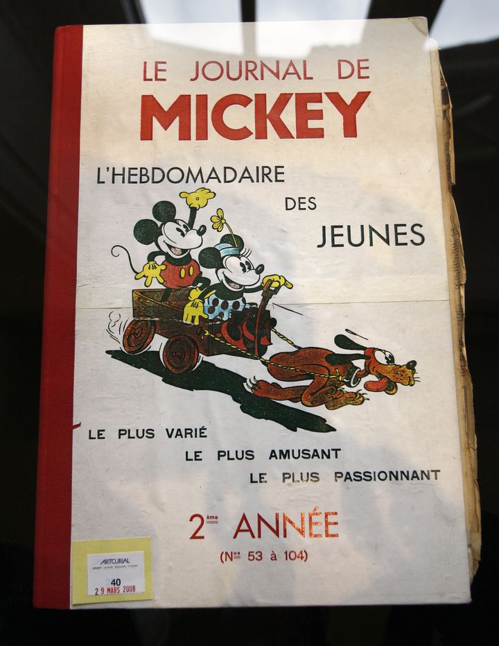 Un exemplaire du "Journal de Mickey" expos&eacute; &agrave; la galerie Artcurial, &agrave; Paris, le 29 mars 2008.&nbsp; (FRANCOIS GUILLOT / AFP)