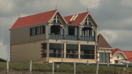 À Lacanau, en Gironde, le café Maritime attire avec sa vue sur l'océan et son restaurant de qualité. (CAPTURE ECRAN FRANCE 2)