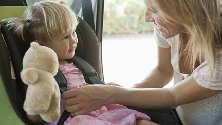 Dans 5,5% des cas constat&eacute;s par l'association Pr&eacute;vention routi&egrave;re, l'enfant n'&eacute;tait pas du tout attach&eacute; en voiture. (ODILON DIMIER / ALTOPRESS)