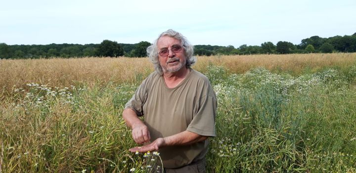 René Longcoté, agriculteur qui exploite une parcelle au Perray en Yvelines.&nbsp; (SANDRINE ETOA-ANDEGUE / RADIO FRANCE)