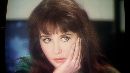 Isabelle Adjani est venue affirmer au journal de 20 heures de TF1, le 18 janvier 1987, qu'elle était en bonne santé, évoquant la rumeur qui depuis plusieurs mois la disait atteinte d'un cancer ou du virus du Sida. (TF1)