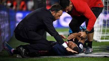 Kylian Mbappé le 25 août, blessé lors du match de L1 face à Toulouse. (FRANCK FIFE / AFP)