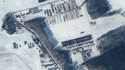 Une image satellite montre des troupes à Rechitsa, en Biélorussie, le 4 février 2022. (Satellite image 2022 Maxar Technologies / AFP)