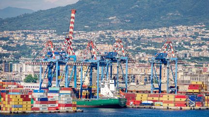 Port de Naples, 27 juin 2024. En termes d'exportations mondiales, l'Italie est passée de la 7e place en 2014 à la 4e place aujourd'hui, derrière la Chine, les États-Unis et l'Allemagne. (Illustration) (ÉDITORIAL JEFF GREENBERG / UNIVERSAL IMAGES GROUP VIA GETTY IMAGES)