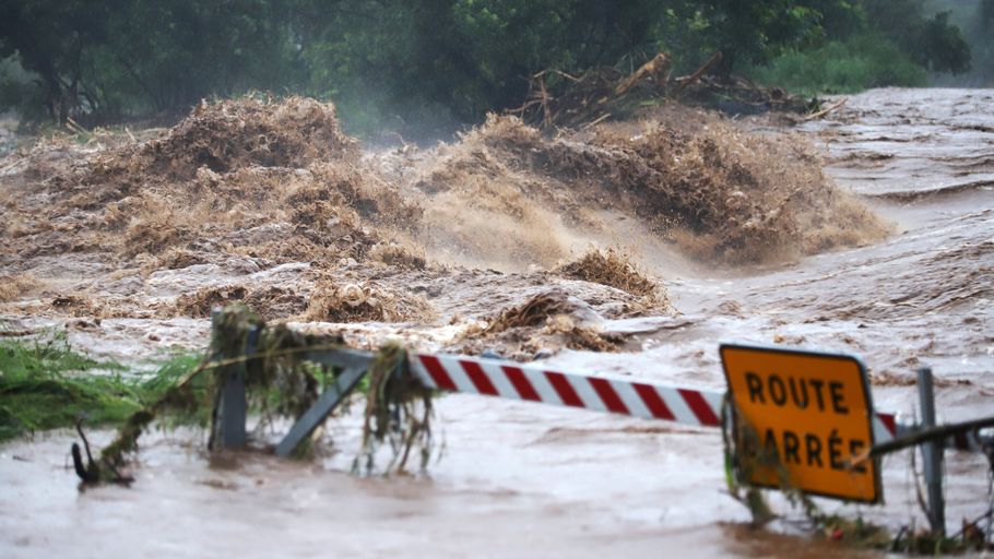 VIDEO. Coulées De Boue à L'Est, Inondations à L'Ouest... Les ...