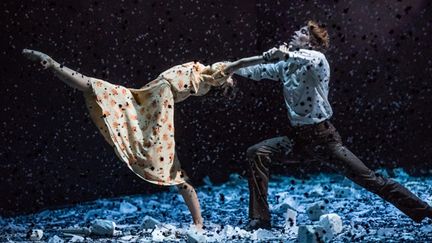     Marion Barbeau et Stéphane Bullion dans "Casse-Noisette"
 (Agathe Poupeney/Opéra national de Paris)