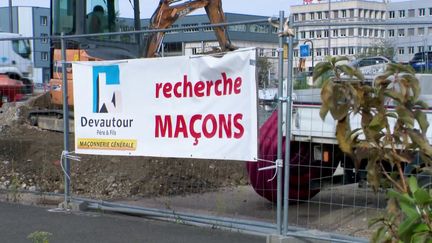 En cette rentrée politique, le gouvernement dit réfléchir à une nouvelle réforme de l'assurance-chômage.&nbsp;Certaines entreprises peinent à recruter et espèrent beaucoup d'une telle mesure. (CAPTURE ECRAN FRANCE 3)