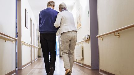 "On n'a aucune réflexion sur une société de personnes âgées", souligne le sociologue Jean Viard. Illustration&nbsp; (HINTERHAUS PRODUCTIONS / STONE RF / GETTY IMAGES)