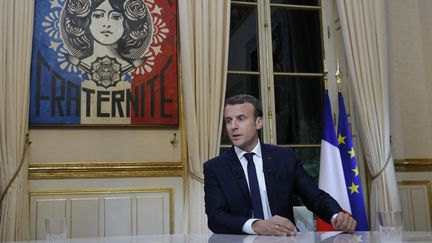 La président de la République, Emmanuel Macron, lors de l'entretien télévisé à l'Elysée, le 15 octobre 2017. (PHILIPPE WOJAZER / POOL)