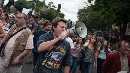 Des manifestants réclament l'abrogation de la loi Travail, le 5 juillet 2016, à Paris. (CITIZENSIDE/QUENTIN VEUILLET / AFP)