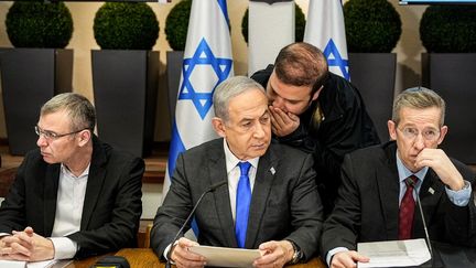 Le Premier ministre israélien, Benyamin Nétanyahou, au ministère israélien de la Défense, à Tel Aviv, le 24 décembre 2023. (OHAD ZWIGENBERG / AFP)