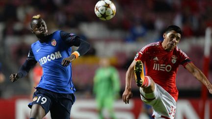 Traoré (Monaco) ici à la lutte avec Perez (Benfica) en Coupe d'Europe (MIGUEL RIOPA / AFP)