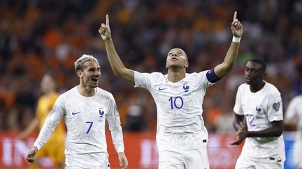 Kylian Mbappé a inscrit un doublé lors du match des éliminatoires de l'Euro 2024 entre les Pays-Bas et la France à la Johan Cruyff Arena d'Amsterdam, le 13 octobre 2023. (KENZO TRIBOUILLARD / AFP)