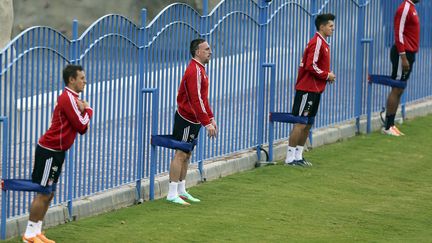 Franck Rib&eacute;ry&nbsp;(2e G) et d'autres joueurs du Bayern Munich &agrave; l'entra&icirc;nement &agrave; Doha (Qatar), le 6 janvier 2014. (FADI AL-ASSAAD / REUTERS)