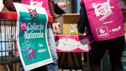 La collecte des Restos du cœur préparée dans un supermarché de Paris, le 7 mars 2019. (ALEXIS SCIARD  / MAXPPP)