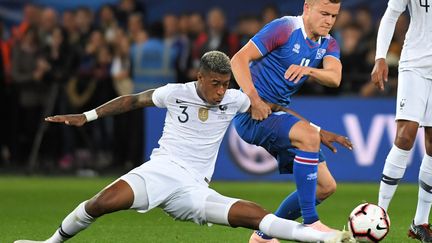 Presnel Kimpembe en difficulté avec les Bleus.  (LOIC VENANCE / AFP)