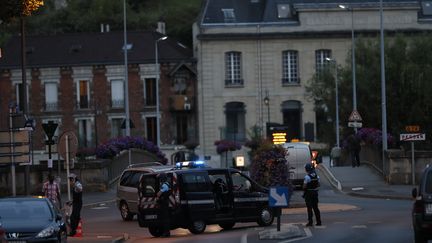 Des gendarmes à Persan (Val-d'Oise), le 21 juillet 2016. (THOMAS SAMSON / AFP)