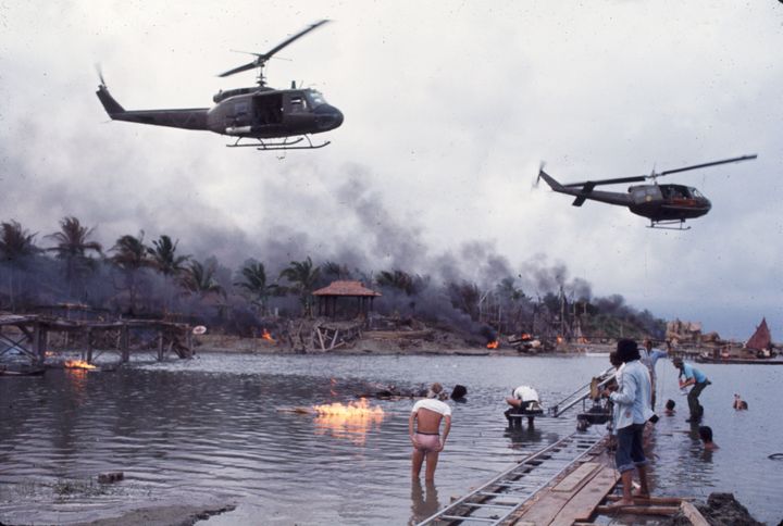 Il a fallu 16 mois de tournage aux Philippines et trois ans de montage pour boucler "Apocalypse now". La très chère tête d'affiche, Marlon Brando, ne connaissait pas son texte et avait pris 50 kg.&nbsp;Coppola passait pour un mégalo et était désemparé. (DIRCK HALSTEAD / GETTY IMAGES)