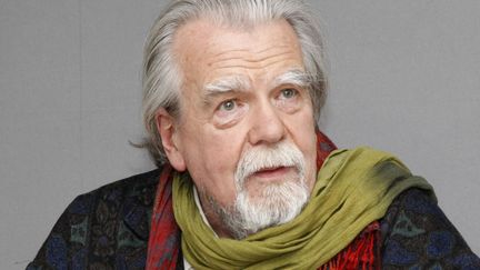 L'acteur français Michael Lonsdale à la 36e cérémonie des César, où il obtient son premier César (Meilleur acteur dans un second rôle) pour "Des hommes et des dieux" de Xavier Beauvois, le 25 février 2011 à Paris. (PATRICK KOVARIK / AFP)