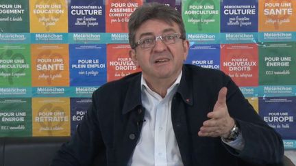 Capture d'écran d'une vidéo de Jean-Luc Mélenchon publiée le 28 avril 2017. (JEAN-LUC MELENCHON / YOUTUBE)