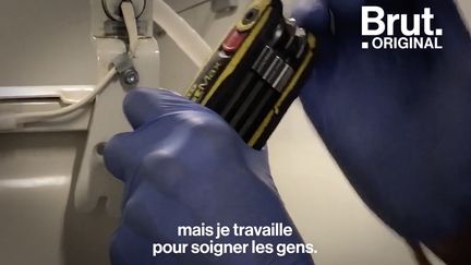 Les patients ne le voient pas. Pourtant, c'est lui qui se démène pour assurer leur confort. Erick est électromécanicien à l'hôpital de Villeneuve-Saint-Georges (Val-de-Marne). Voici son quotidien.