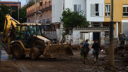 Inondations meurtrières en Espagne : un ouvrier meurt dans l'effondrement du toit d'une école endommagée près de Valence