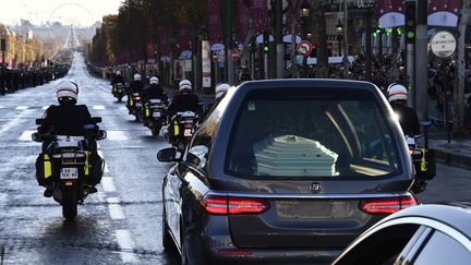 Le cortège funéraire de Johnny Hallyday sur les Champs-Élysées (9 décembre 2017)
 (Christophe Simon / AFP)