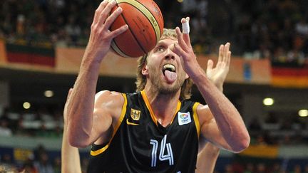 Dirk Nowitzki est une légende en Allemagne (JOE KLAMAR / AFP)