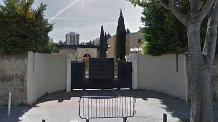 L'enseignant, qui portait une kippa, sortait du centre communautaire Yavné, qui comprend à la fois une école et une synagogue. (GOOGLE STREET VIEW)