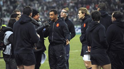 Le capitaine de l'&eacute;quipe de France de rugby, Thierry Dusautoir, le 11 f&eacute;vrier 2012, apr&egrave;s l'annonce de l'annulation du match France-Irlande au Stade de France. (BERTRAND LANGLOIS / AFP)