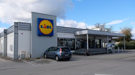 Un magasin de hard-discount Lidl à Vannes (Morbihan). (RICHARD VILLALON / MAXPPP)