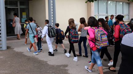 Des collégiens font leur rentrée à Perpignan (Pyrénées-Orientales), le 1er septembre 2015. (MICHEL CLEMENTZ / L'INDEPENDANT / MAXPPP)